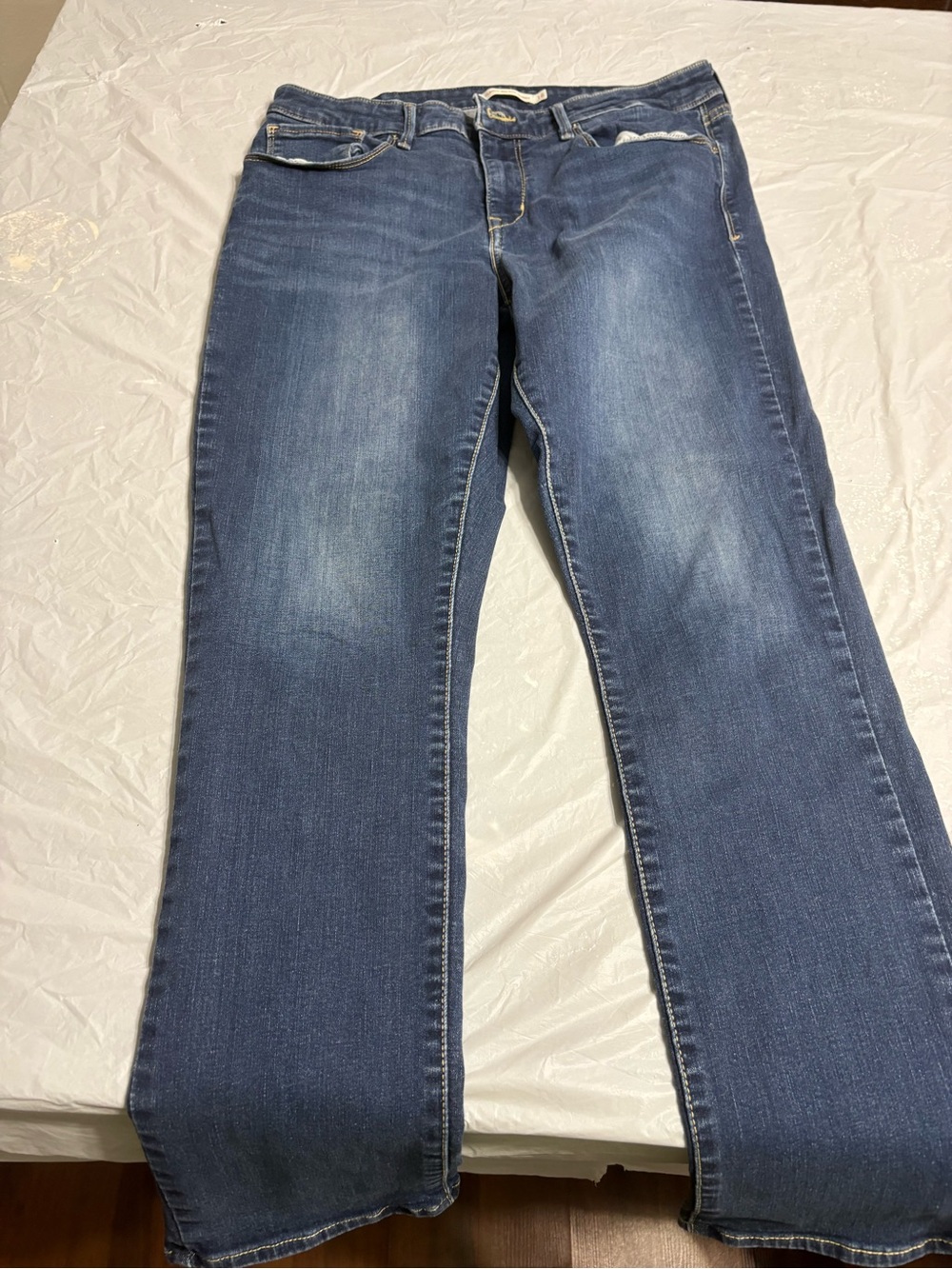 Levi's Women's Skinny Jeans in Medium Blue Denim
